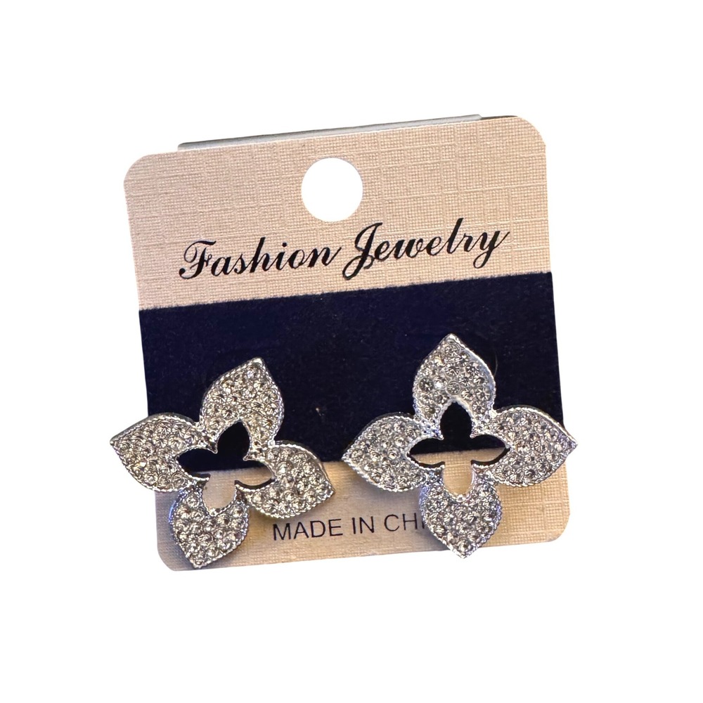 NWT Silver Tone Rhinestone‎ Quatrefoil Cutout Stud Earrings Floral Glam Sparkle